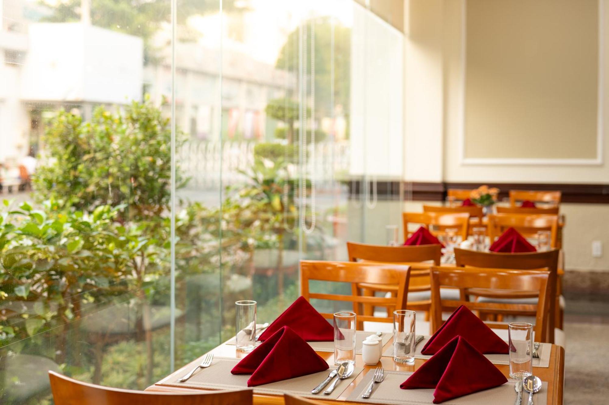 The Hub - Airport Hotel 3*